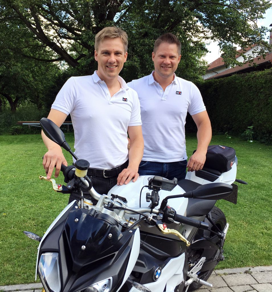 Rainer und Robert Stelzenberger vor der S1000R BJ 2014 mit Schaltassistent Pro und PowerMapping