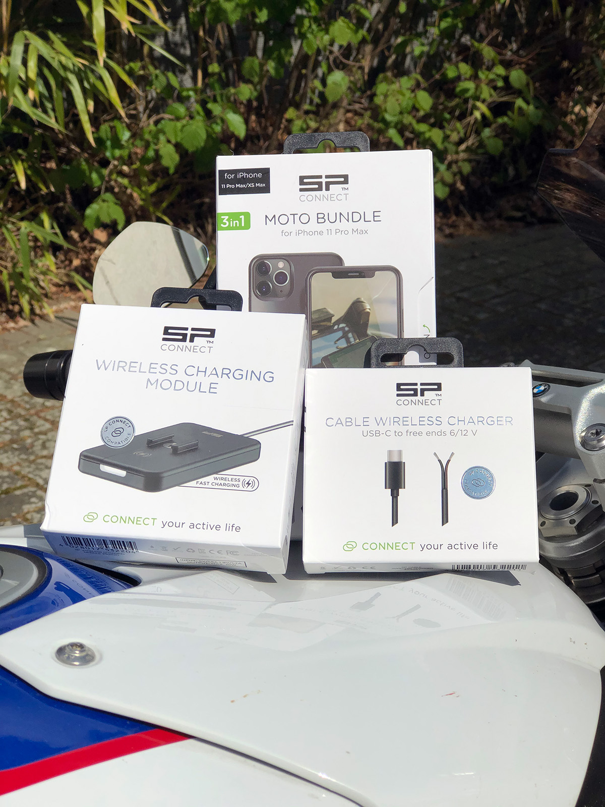 Motorrad Handyhalterung mit Ladefunktion von SP Connect im Test