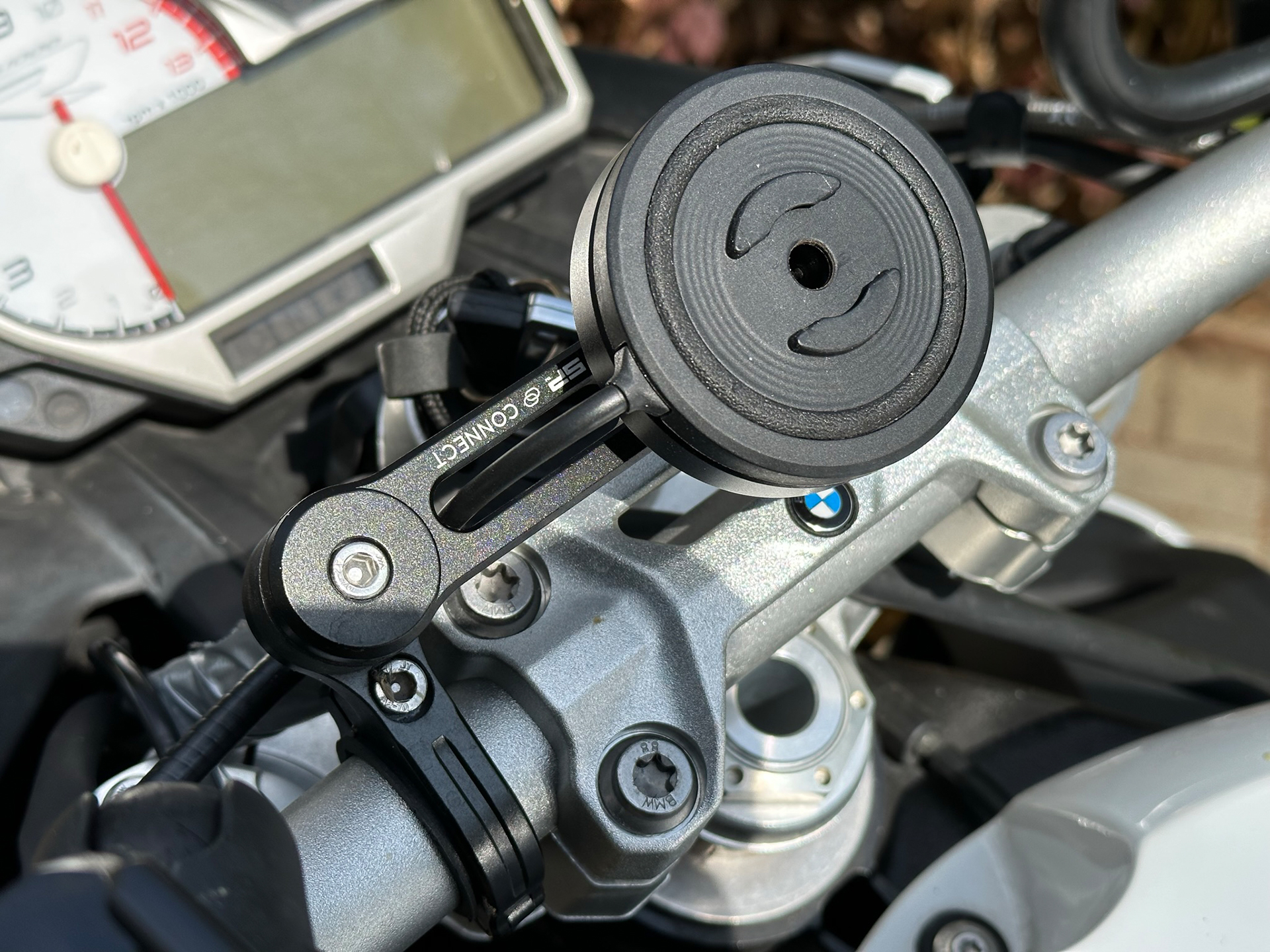 Motorrad Handyhalterung mit Ladefunktion von SP Connect im Test (Moto  Bundle + Wireless Charging) – Bremspunkt